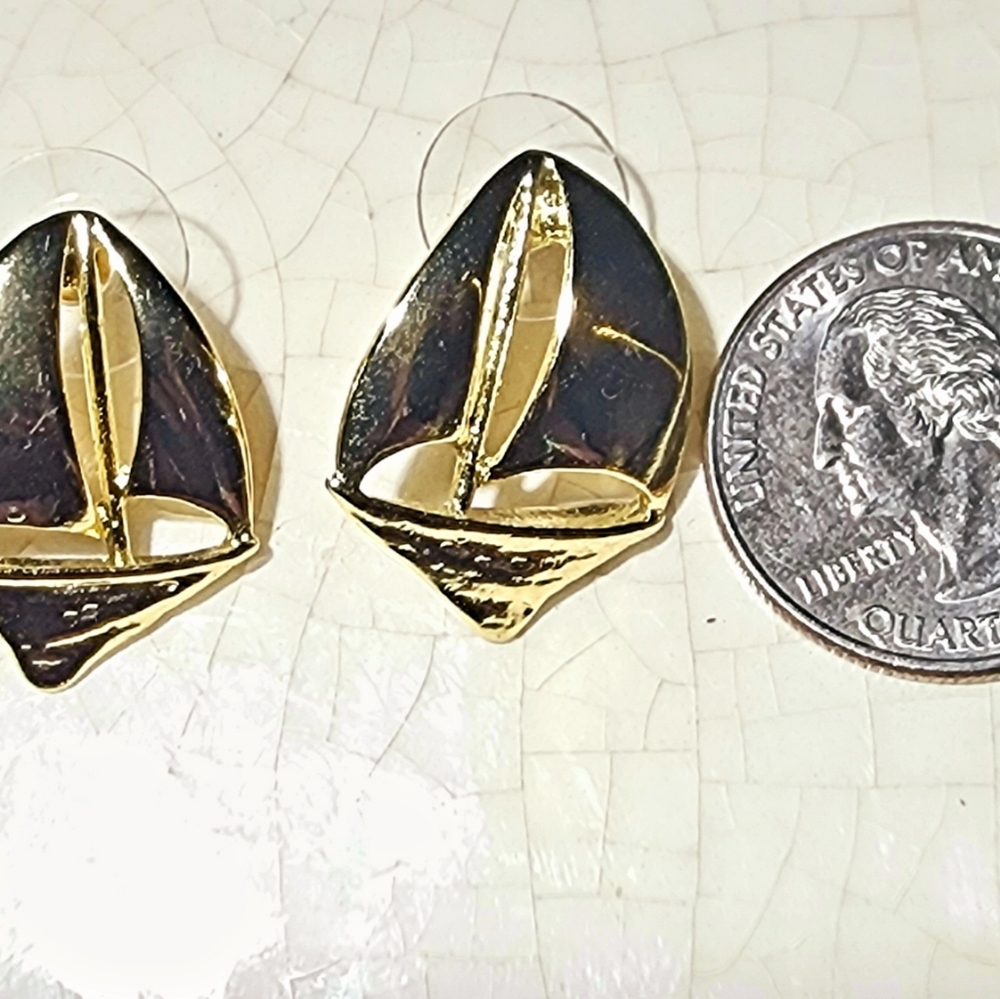 Gold sailboat Nautical Fornash earrings - Picture 4 of 7